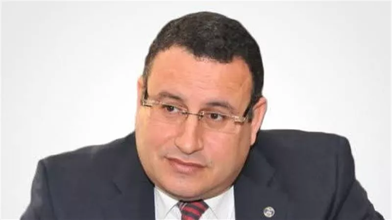 رئيس جامعة بنها يهنئ الدكتور عبد العزيز قنصوة وزير التعليم العالي