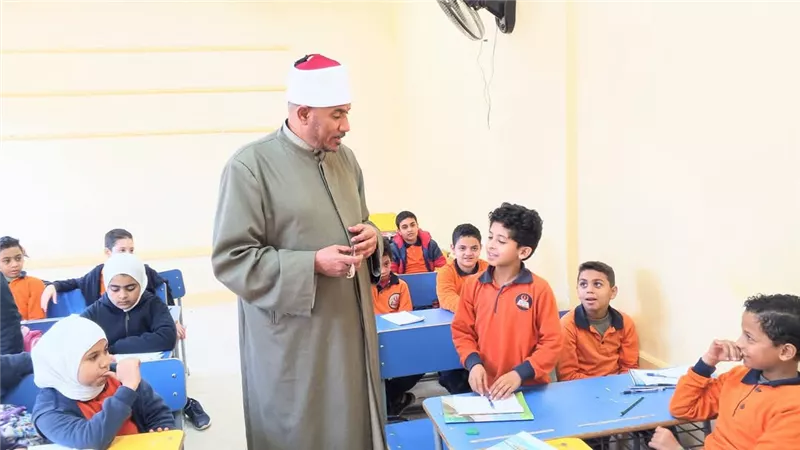رئيس منطقة السويس الأزهرية يتفقد معهد الإمام سيد طنطاوي لمتابعة انتظام الدراسة
