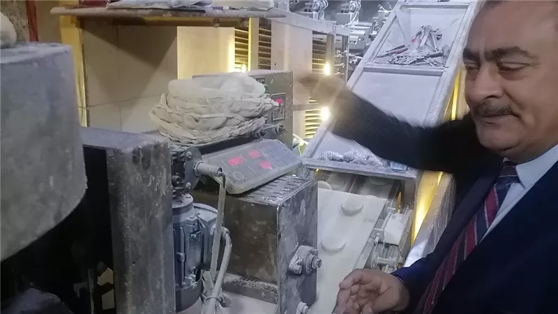 جولة مفاجئة لوكيل تموين دمياط داخل أحد الأفران بالسرو