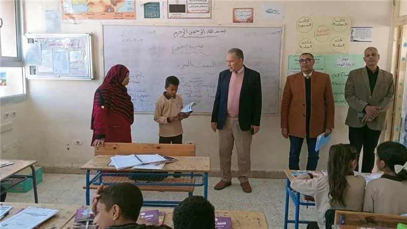 جولة ميدانية لوكيل التعليم بأسيوط لتعزيز الانضباط المدرسي ودعم مهارات الطلاب