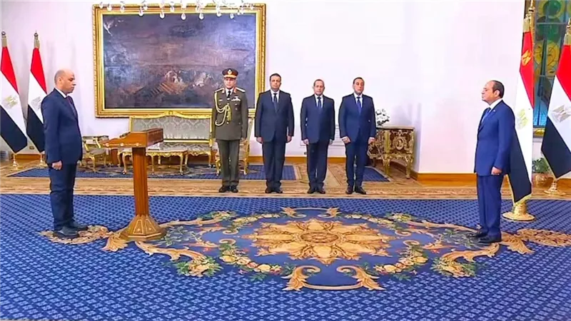 حسن رداد يؤدي اليمين الدستورية وزيرا للعمل أمام الرئيس السيسي 