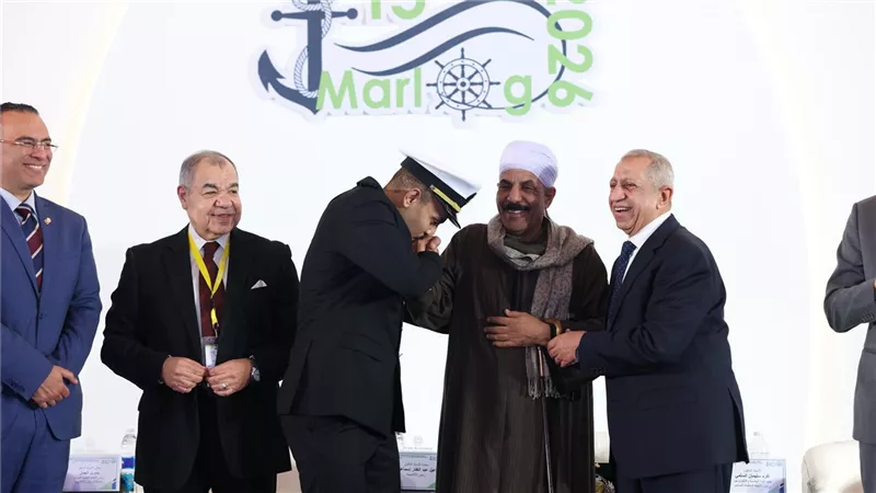 الأكاديمية العربية تكرم القبطان أحمد عمر بطل واقعة إنقاذ مهاجر بالبحر المتوسط