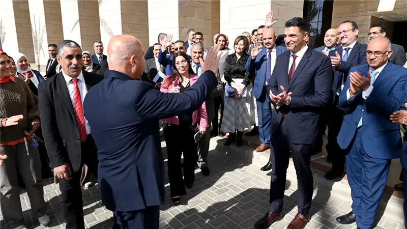 موظفو الصناعة يودعون كامل الوزير بتقدير وإجلال بحضور الوزير الجديد