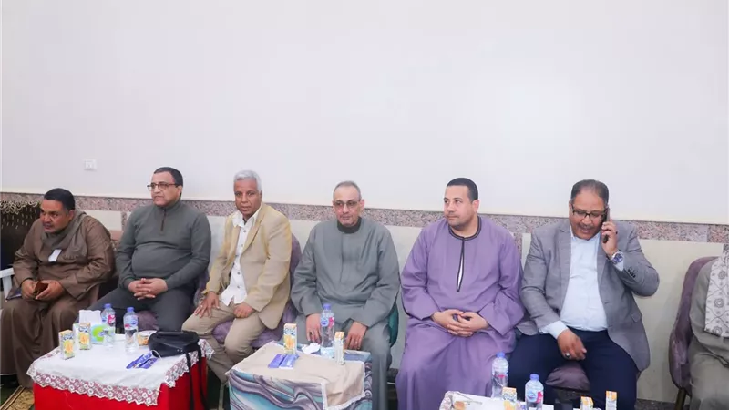في أجواء إيمانية.. النائب ناصر الضوي يشارك أهالي المهيدات مسابقة قرية التلاوة