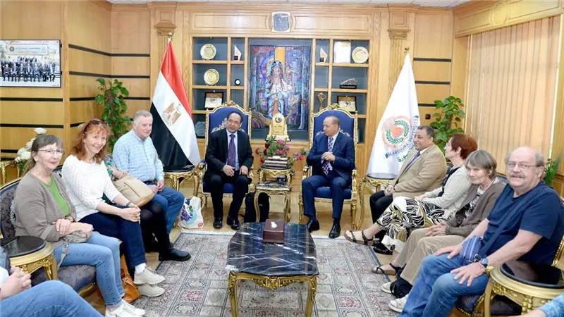 رئيس جامعة المنصورة يستقبل وفد جامعة هامبورغ الألمانية لبحث سبل التعاون