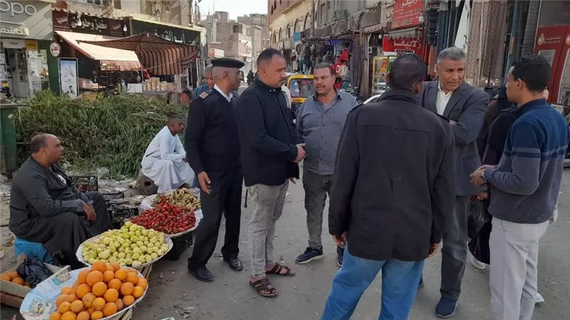رئيس محلية قوص يتفقد الحالة العامة بميدان النوبة في قنا 