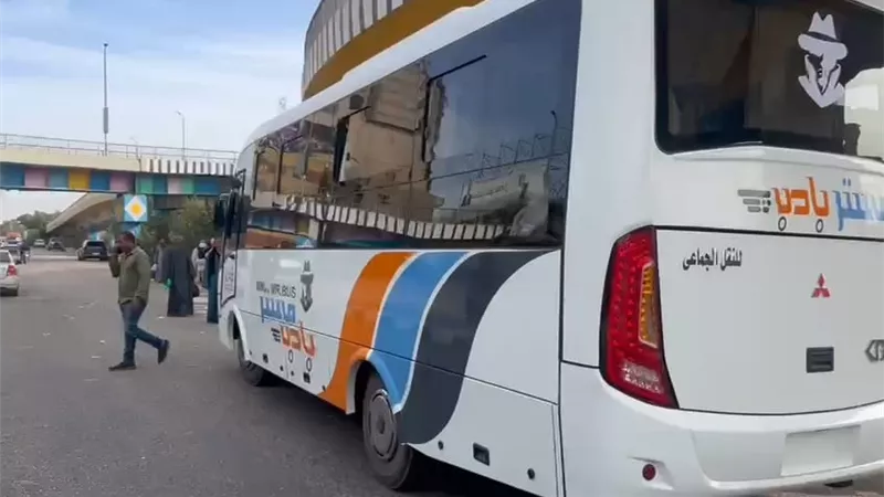 محافظ قنا يتابع أعمال تشغيل الأتوبيسات الجديدة لتخفيف التكدس بين الركاب