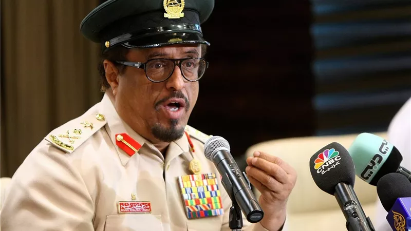 ضاحي خلفان يقارن الإخوان بجيفري إبستين ويرد على منتقدي الإمارات