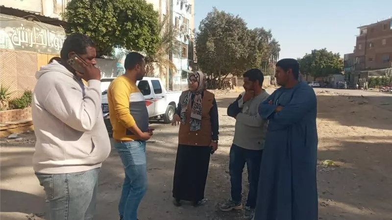 بدء تنفيذ أعمال تطوير ورفع كفاءة شوارع حي الاربعين بالسويس