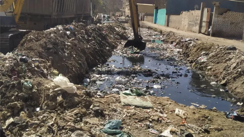 التنمية المحلية: رفع ٤٥ طن مخلفات بلدية ونواتج تطهير مصرف أبو عوض بالهرم