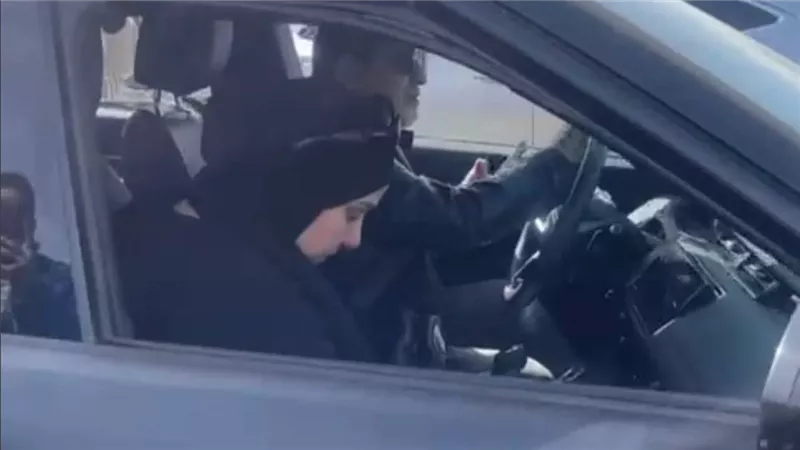 بحضور نجوم الرياضة والاعلام.. تشييع جنازة والد زوجة مهيب عبدالهادي |صور