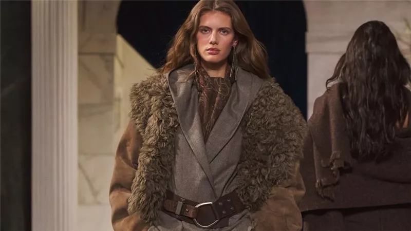 تناغم الألوان وفخامة كلاسيكية في عرض Ralph Lauren 