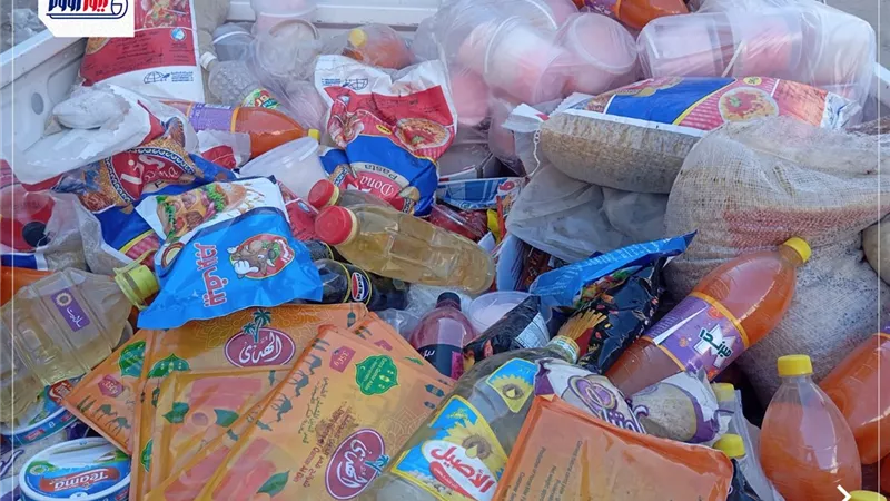 ضبط 545 عبوة سلع غذائية منتهية الصلاحية قبل بيعها للمواطنين بالفيوم 