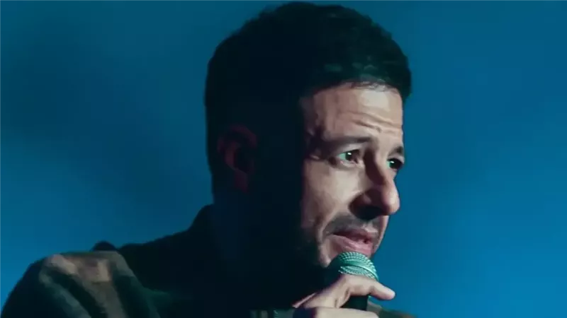 أحلى حاجة فيكي ومابلاش .. محمد حماقي يشغل أجواء حفله بالرياض |صور وفيديو
