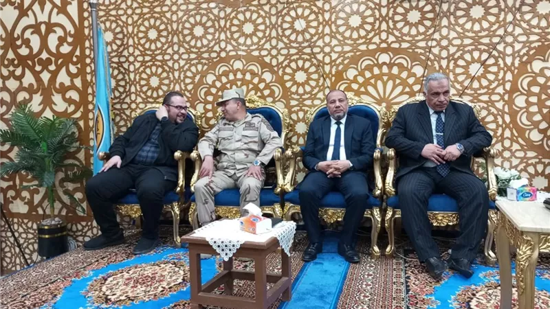 كلية الدراسات الإسلامية تكرم وكيل وزارة الصحة بالشرقية خلال مشاركته في المؤتمر