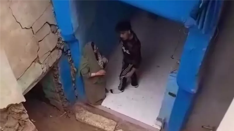القبض على الشاب المتهم بالاعتداء على والدته بالضرب بسلاح أبيض ببنها