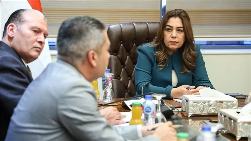 وزيرة التنمية والبيئة تعقد اجتماعاً مع قيادات من الوزارة لمتابعة بعض الملفات 