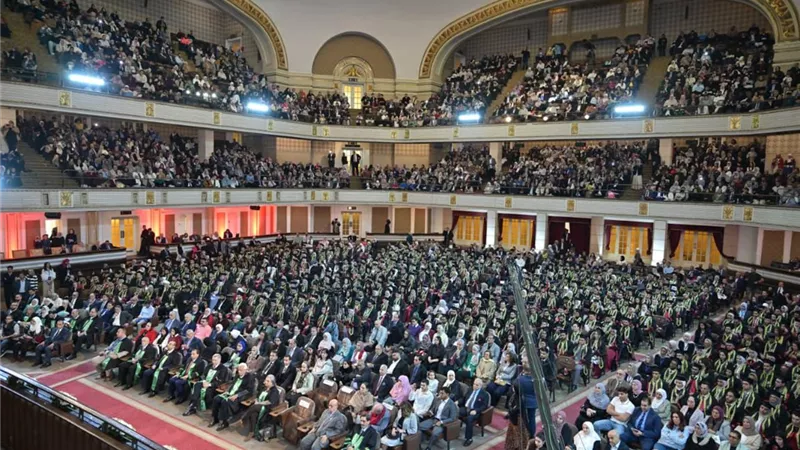 احتفالية مهيبة بجامعة القاهرة.. تخريج الدفعة 192 بطب القصر العيني