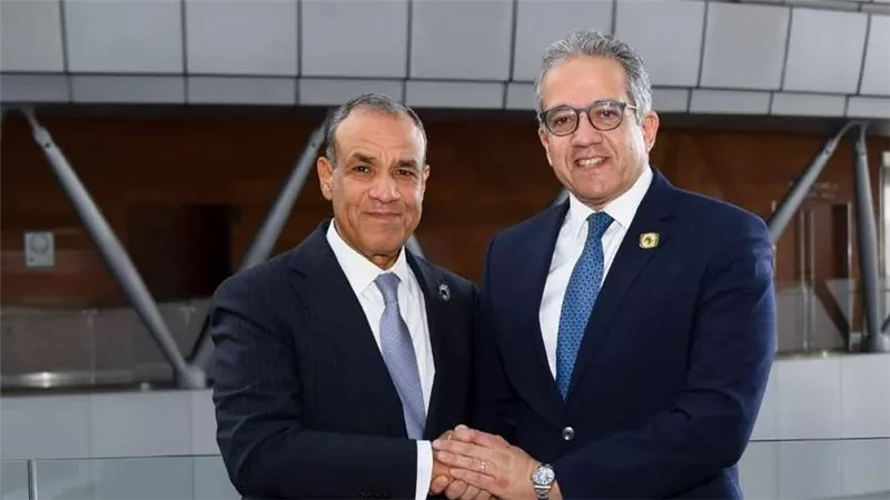 وزير الخارجية يعقد لقاء مع خالد العناني على هامش اجتماعات القمة الأفريقية 