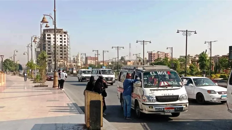 لضبط الشارع الأسواني حملات مكثفة  لضبط السيارات المخالفة وتوقيع عقوبات فورية 