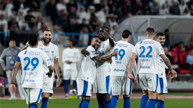 الدوري السعودي.. بنزيما ضد فينالدوم.. تشكيل الهلال و الاتفاق قبل قمة الليلة