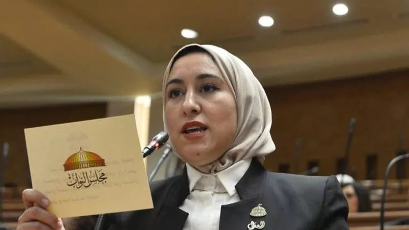 النائبة صافيناز طلعت تتقدم بطلب إحاطة بشأن تعيين حملة الماجستير والدكتوراه