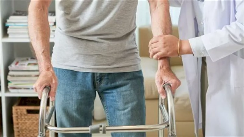 حبس وغرامة وشطب.. عقوبات صارمة لمخالفي ضوابط مزاولة العلاج الطبيعي