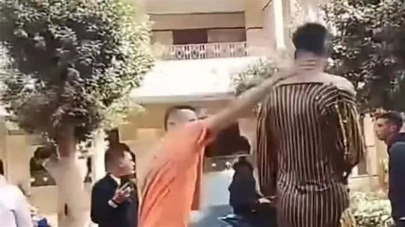 بين التنكيل العلني وعقوق الوالدين.. مشاهد صادمة تشعل الغضب على السوشيال ميديا
