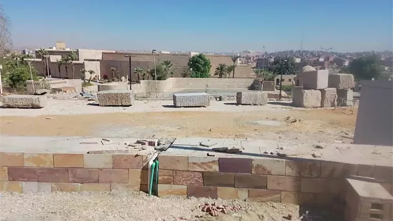 بمشاركة 13 فنانا ختام سمبوزيوم أسوان الدولي لفن النحت علي الجرانيت