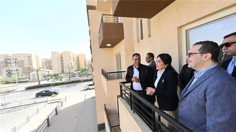 أول زيارة ميدانية.. وزيرة الإسكان تتفقد أكبر موقع لـ وحدات سكن لكل المصريين