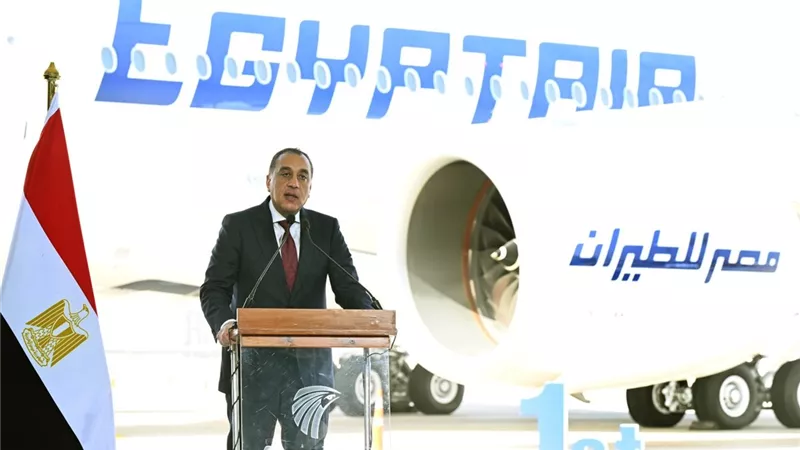 مدبولي: ضرورة الالتزام بتحقيق أعلى معايير كفاءة الإدارة والتشغيل بمصر للطيران 