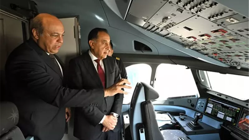 رئيس الوزراء يتفقد أول طائرة من طراز Airbus A350-900  بأسطول الناقل الوطني
