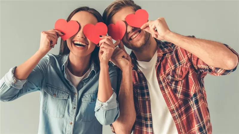 حب الذات والعائلة أهم شيء.. كيف يحتفل جيل زد بعد الحب؟