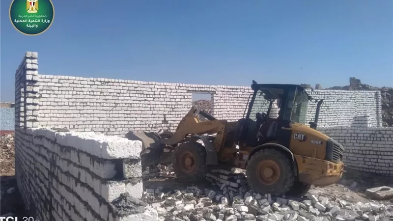 إغلاق وتشميع وإزالة.. نائج حملات التفتيش المفاجئ للتنمية المحلية بأسوان