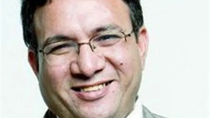 «الأشد نسيانًا».. عمار علي حسن يتحدث عن معاناة عيد الأب 