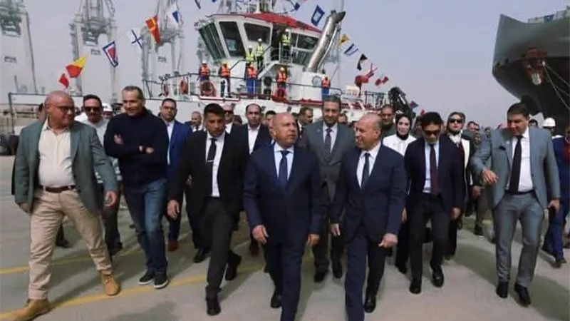 بالتزامن مع حركة المحافظين..المحافظ يتفقد ميناء دمياط خلال التشغيل التجريبي
