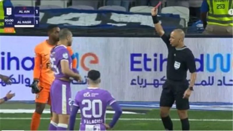 طرد رامي ربيعة في تعادل العين والنصر بالدوري الإماراتي