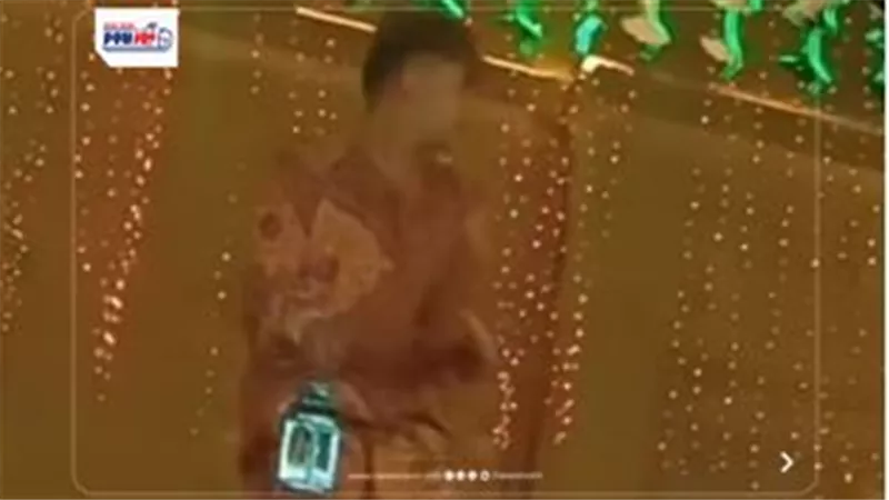  مرحب شهر الصوم.. رقص شاب أمام مسجد السيدة زينب يشعل غضب السوشيال ميديا