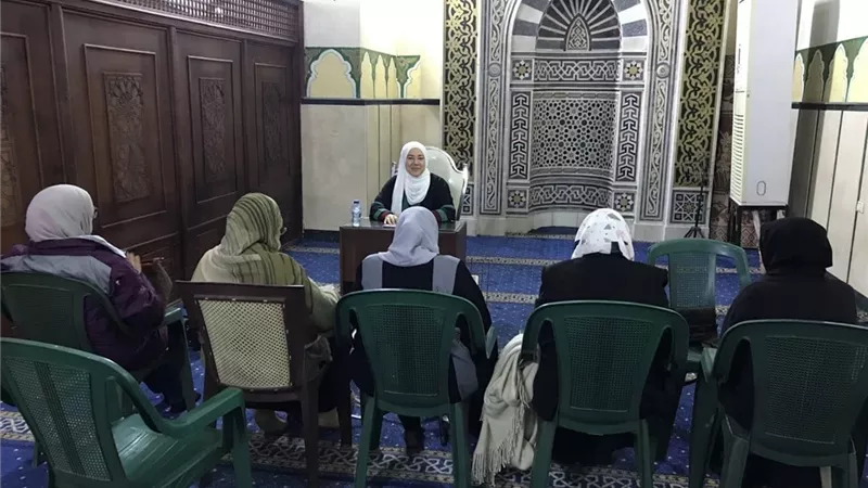  بعدد من المساجد.. واعظات الأوقاف يواصلن الدروس المنهجية للسيدات