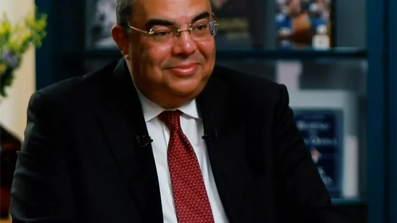 مبادرات التبرع لسداد ديون مصر.. محمود محيي الدين: لن تحل المشكلة