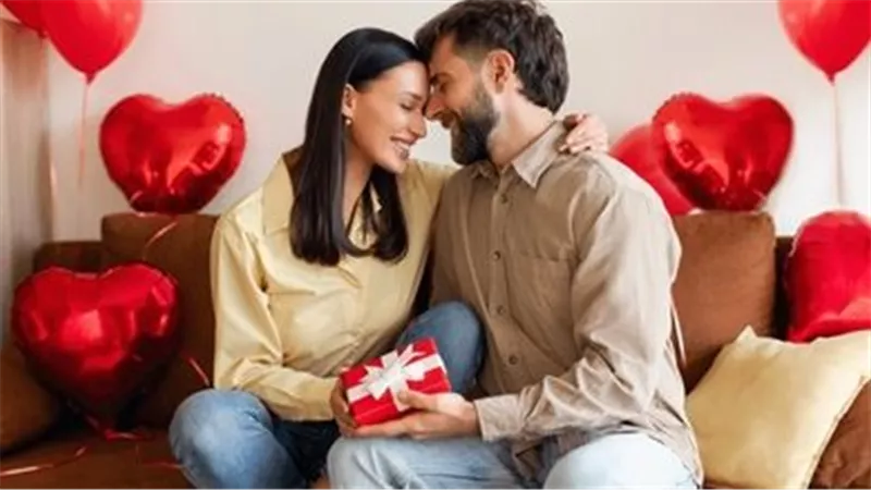 عيد الحب| خبيرة إتيكيت لبنانية تكشف لـ نيوز رووم أفكار لاختيار وتقديم الهدايا 