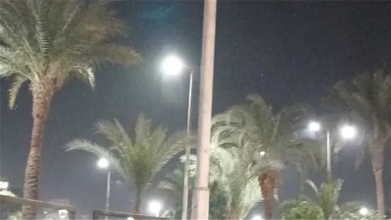 إصلاح عمود إنارة مائلًا.. استجابة فورية لشكاوى الأهالي في قنا