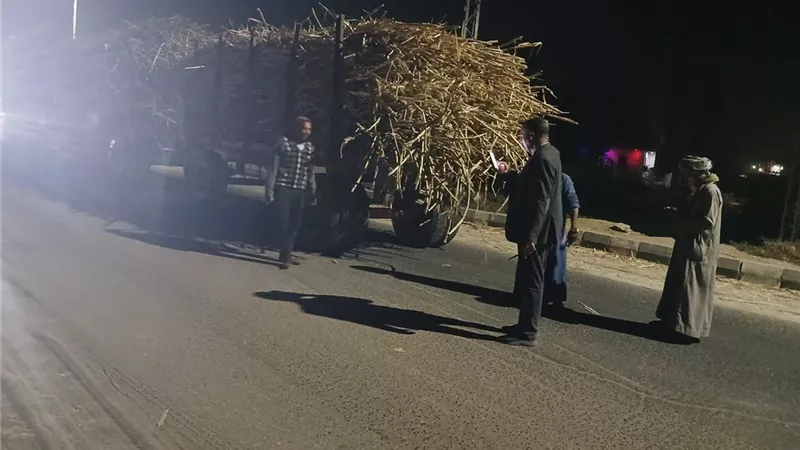 محافظ قنا: ضبط 12 مقطورة مخالفة خلال حملة ليلية بقوص 