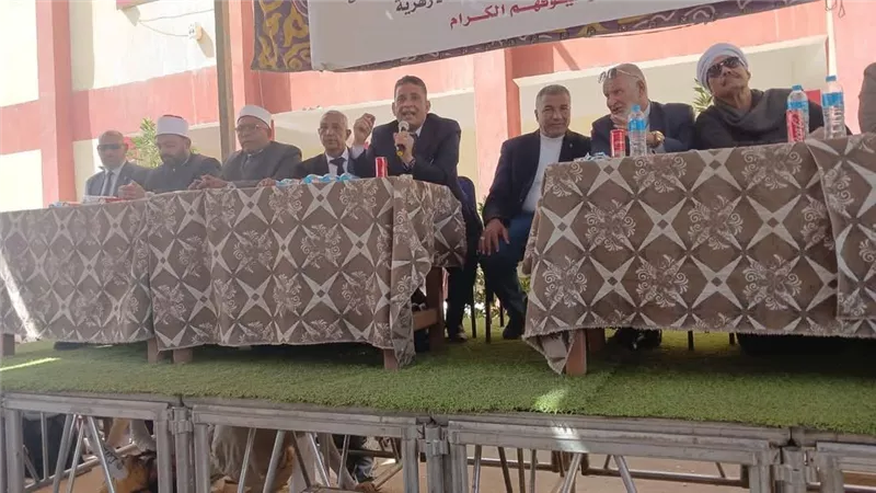 رئيس محلية قوص يشارك اهالي نجع الخرانقة فرحتهم بمناسبة افتتاح معهد للفتيات 