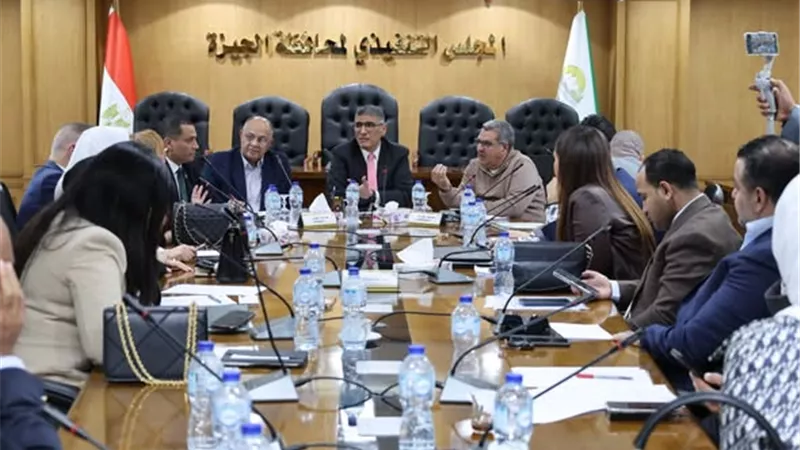 محافظ الجيزة يعقد لقاءً مع أعضاء مجلسي النواب والشيوخ بعدة دوائر بالجيزة