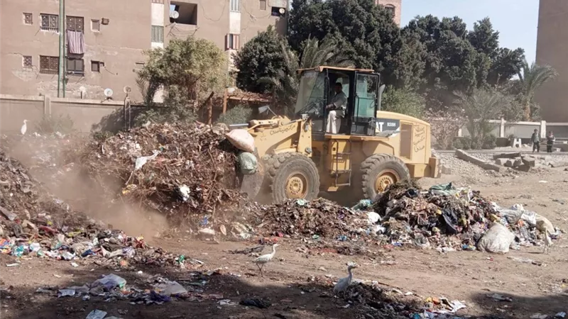 حملات مكثفة لرفع كفاءة منظومة النظافة بصدفا ترفع 119 طن مخلفات بأسيوط