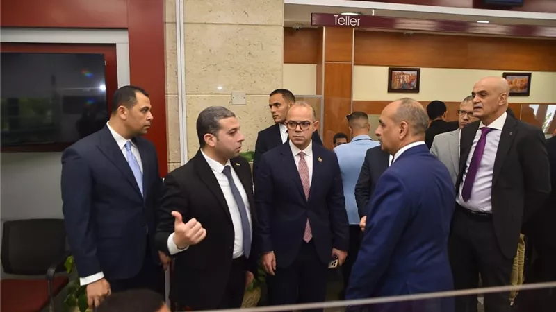 وزير الاستثمار يتفقد مجمع خدمات المستثمرين لمتابعة جودة الأداء