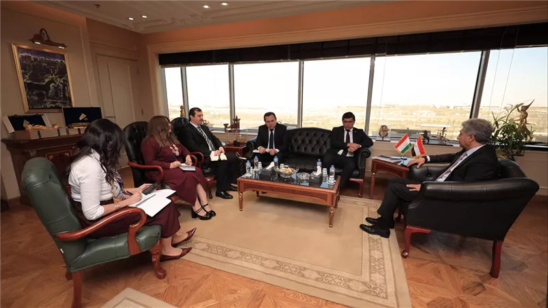 وزير السياحة يستقبل سفير طاجيكستان لتعزيز التعاون السياحي والأثري