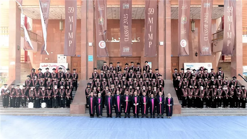 رئيس جامعة المنصورة يشهد تخريج الطلاب الوافدين من الدفعة «59» بكلية الطب