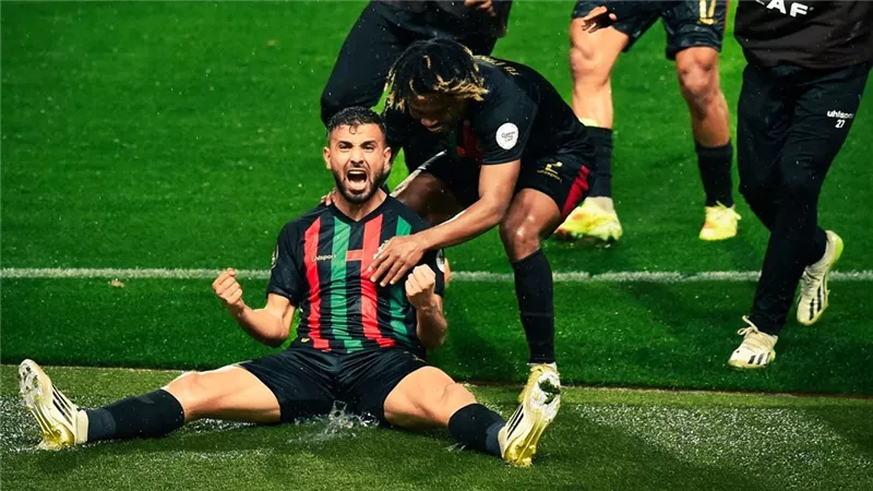 الجيش الملكي في بيان رسمي يشكو النادي الأهلي للكاف بعد أحداث الشغب